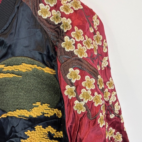 Black and Gold reversible Dragon Embroidered Jacket size L - Picture 7 of 14